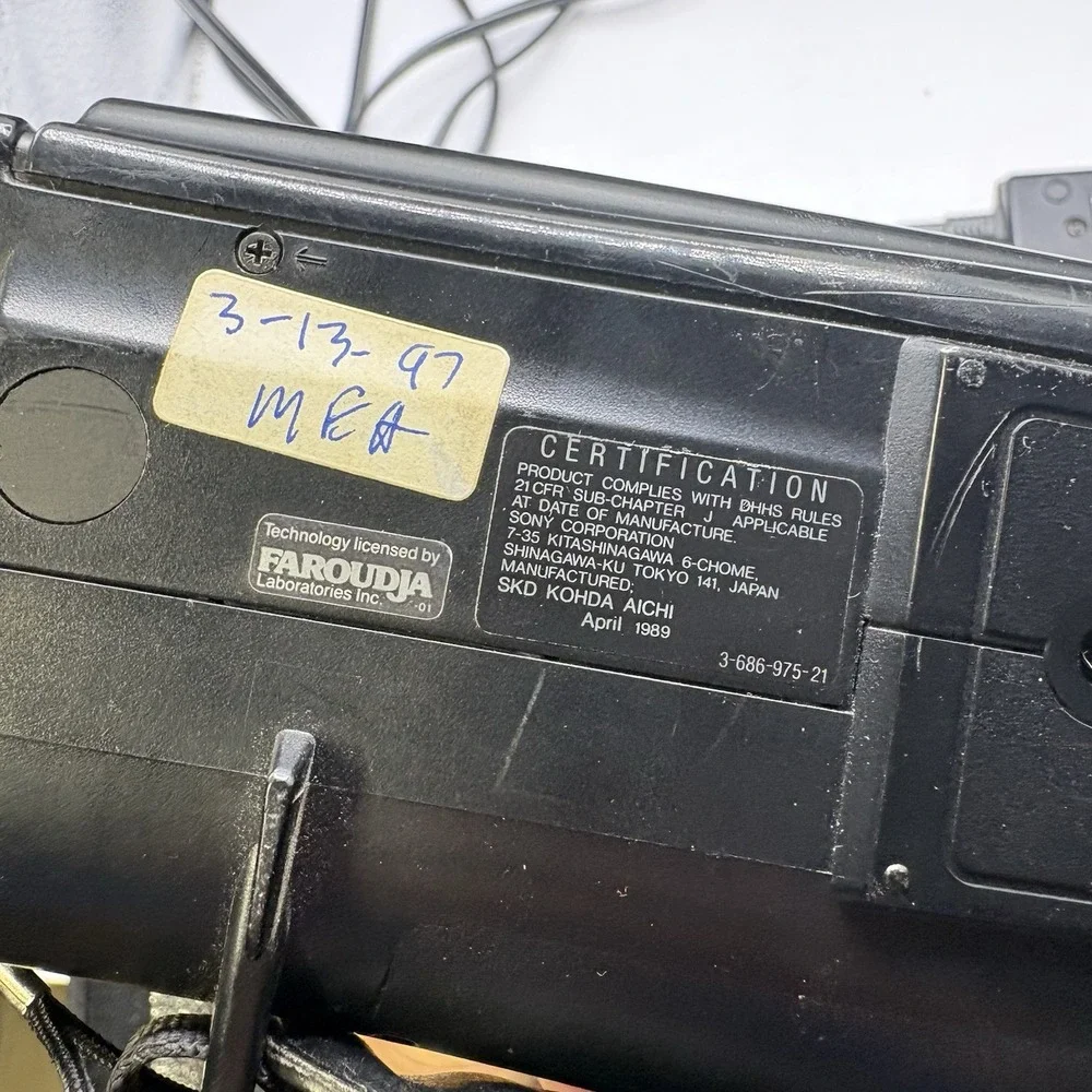Sony CCD-F70 Camcorder, Hard Shell Case, Accessories VTG Video 8 NTSC Video READ